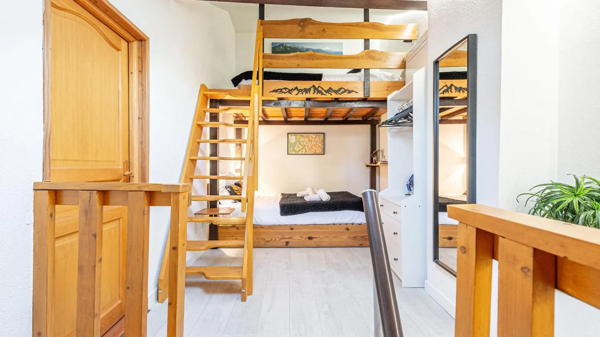 Lodge Et Castle Annecy Apartment